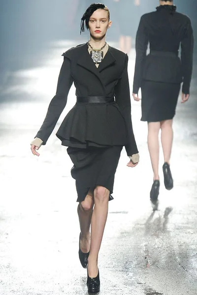 Look 3